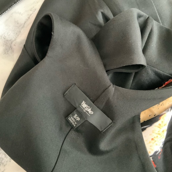 Sleeveless V Neck Dress with Zipper & pockets - Picture 4 of 6